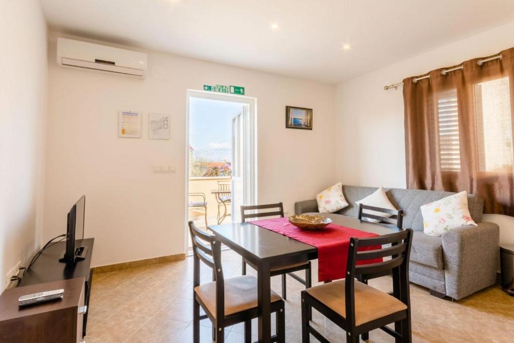 Apartments With A Parking Space Supetar, Brac - 16294 エクステリア 写真