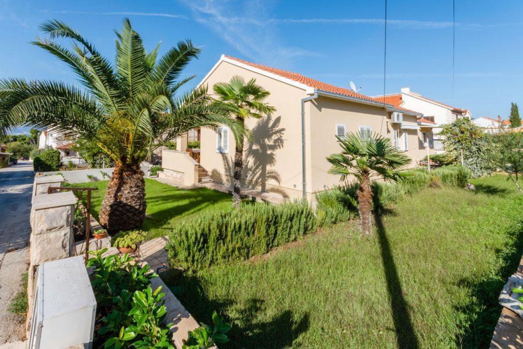 Apartments With A Parking Space Supetar, Brac - 16294 エクステリア 写真